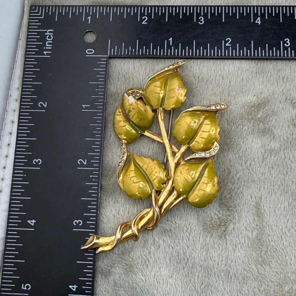 Vintage Unsigned Derosa Brooch‎ Gold Tone Enamel Leaf Nature Vine